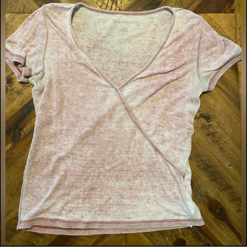 American eagle light weight tee size small